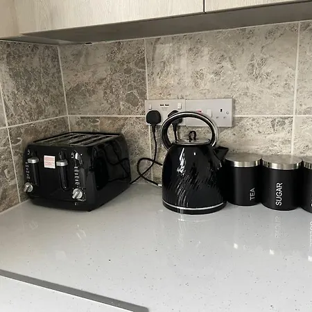 2 Bedroom Flat In London